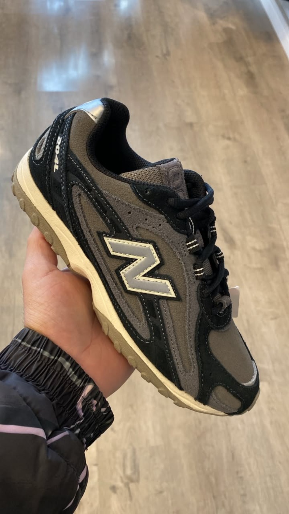 New Balance 204L Black Magnet — 34 / 35 / 36 / 37 / 38 / 39, Novo