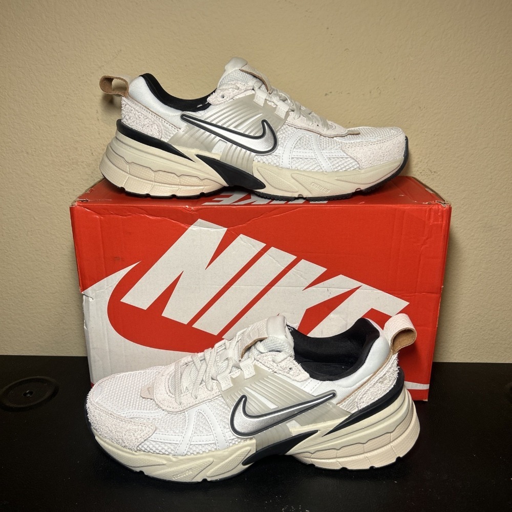 Nike V2K Run Summit White Light Orewood Brown — 34 / 35 / 35.5 / 37 / 38 / 39 / 39.5 / 40 / 40.5 / 41 / 42 / 42.5, Novo