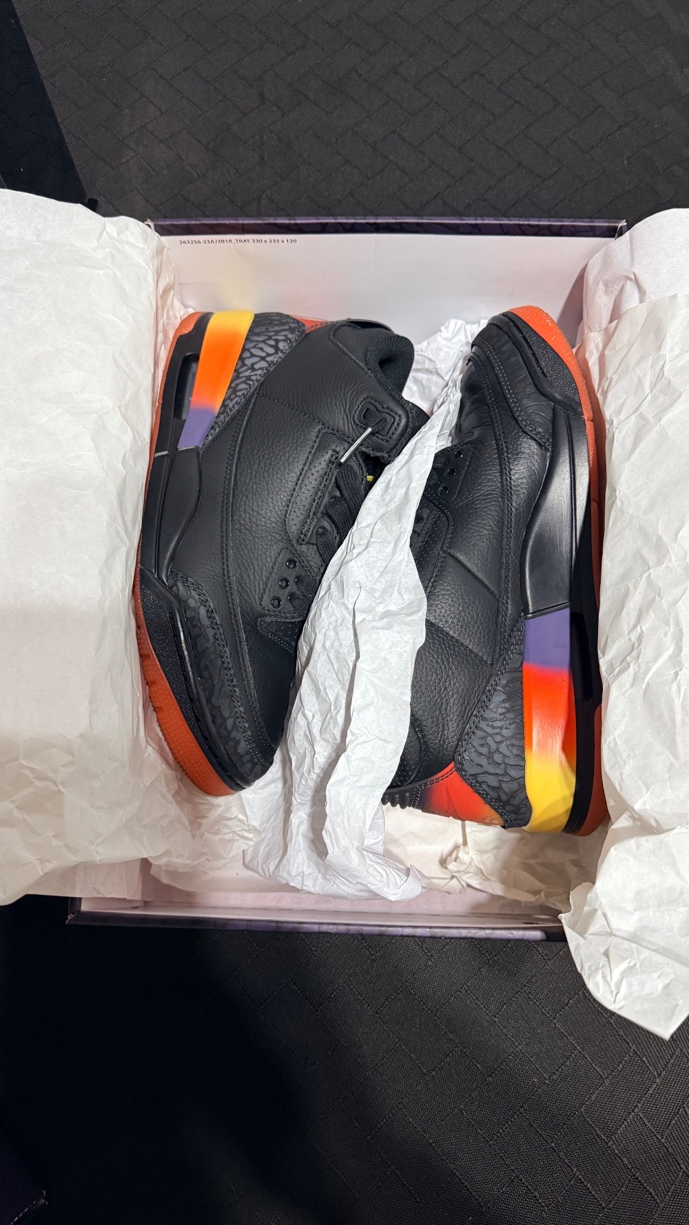 J Balvin x Air Jordan 3 Rio — 38, Usado