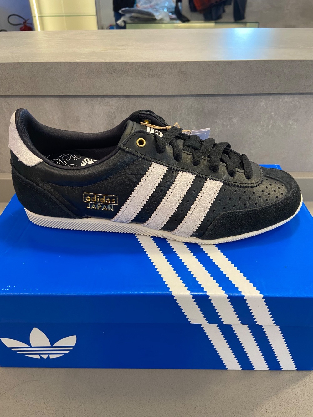 adidas Japan Core Black Cloud White Gold Metallic