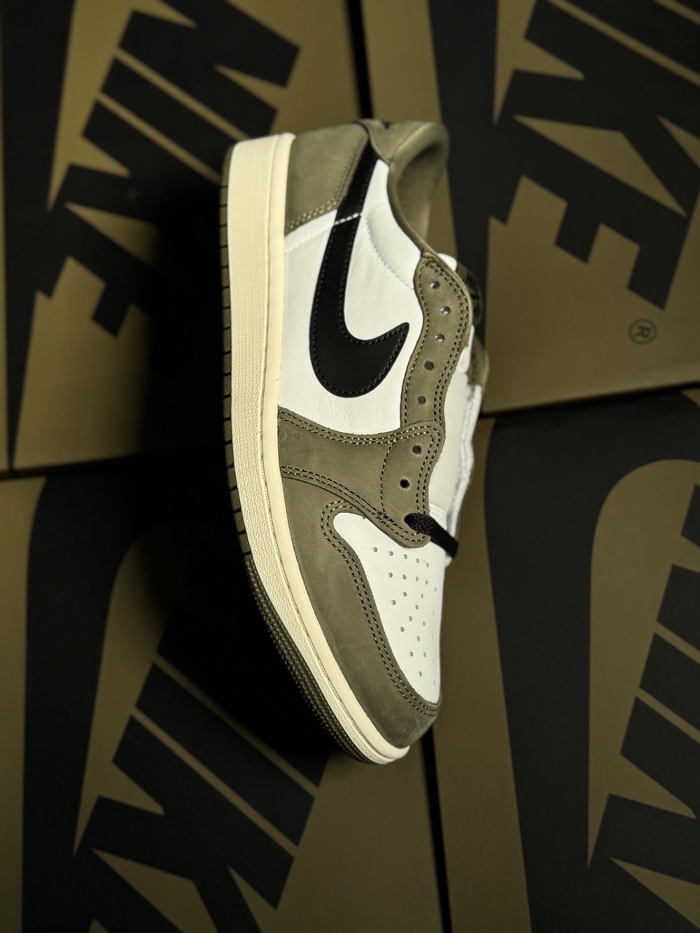Air Jordan 1 Low OG Medium Olive — 39, Novo