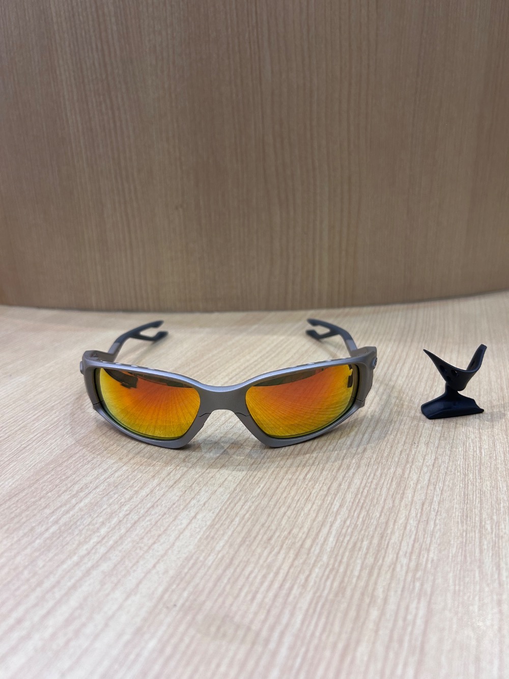 Óculos Oakley Plantaris SQ Prizm Ruby Titanium