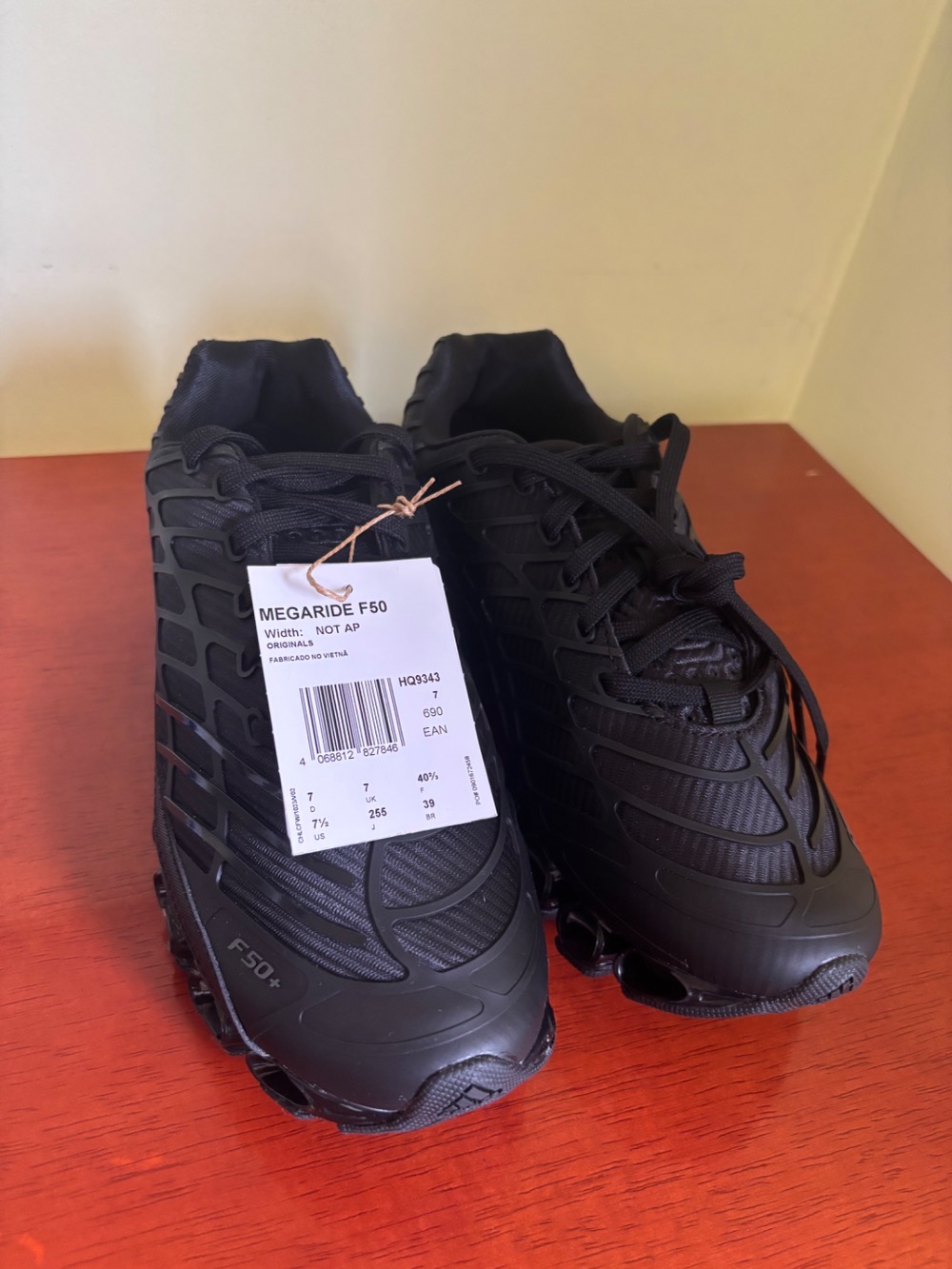 adidas Megaride F50 Core Black Iron Metallic — 40, Novo