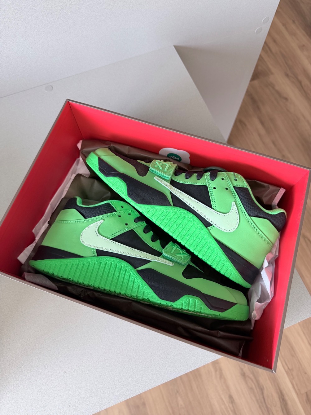 Travis Scott x Jordan Jumpman Jack TR Green Spark — 40, Novo