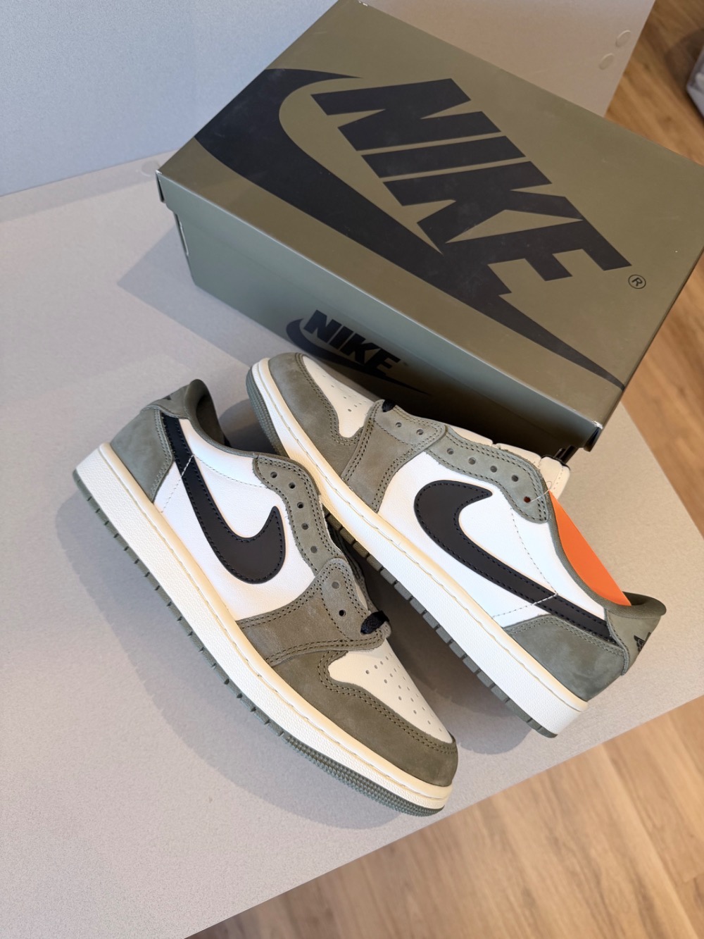 Air Jordan 1 Low OG Medium Olive — 40, Novo