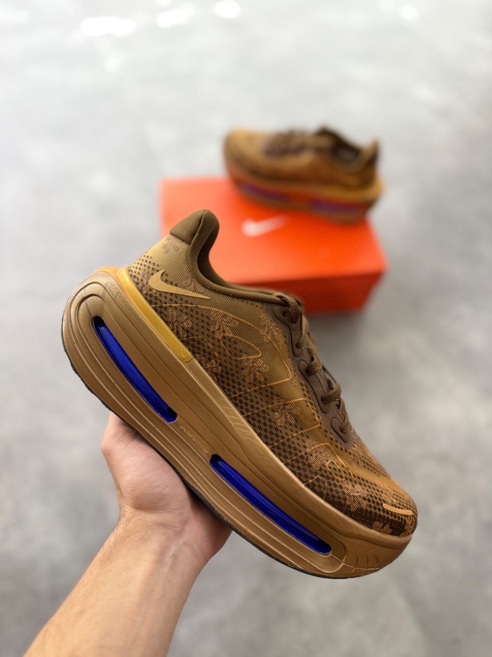 Nike Vomero Premium Flat Stout — 39.5, Novo