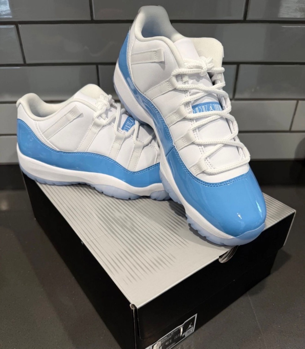Air Jordan 11 Low University Blue