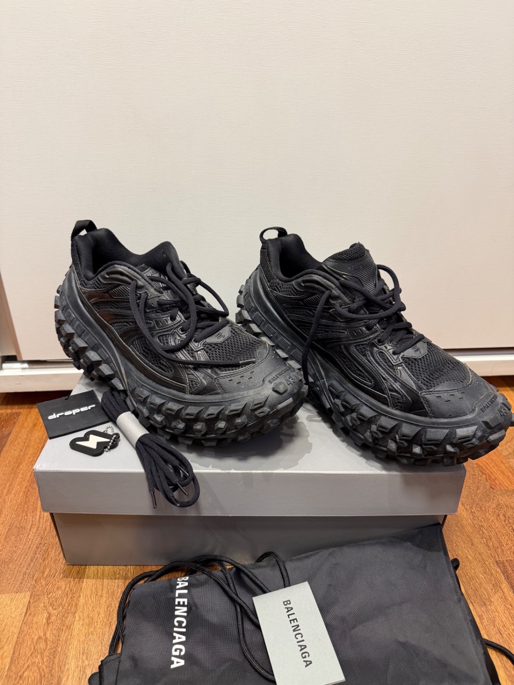 Balenciaga Defender - Droper