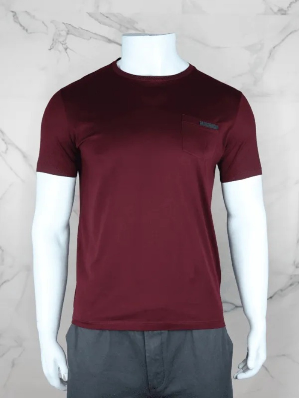 Camiseta Prada Pocket Logo Vinho