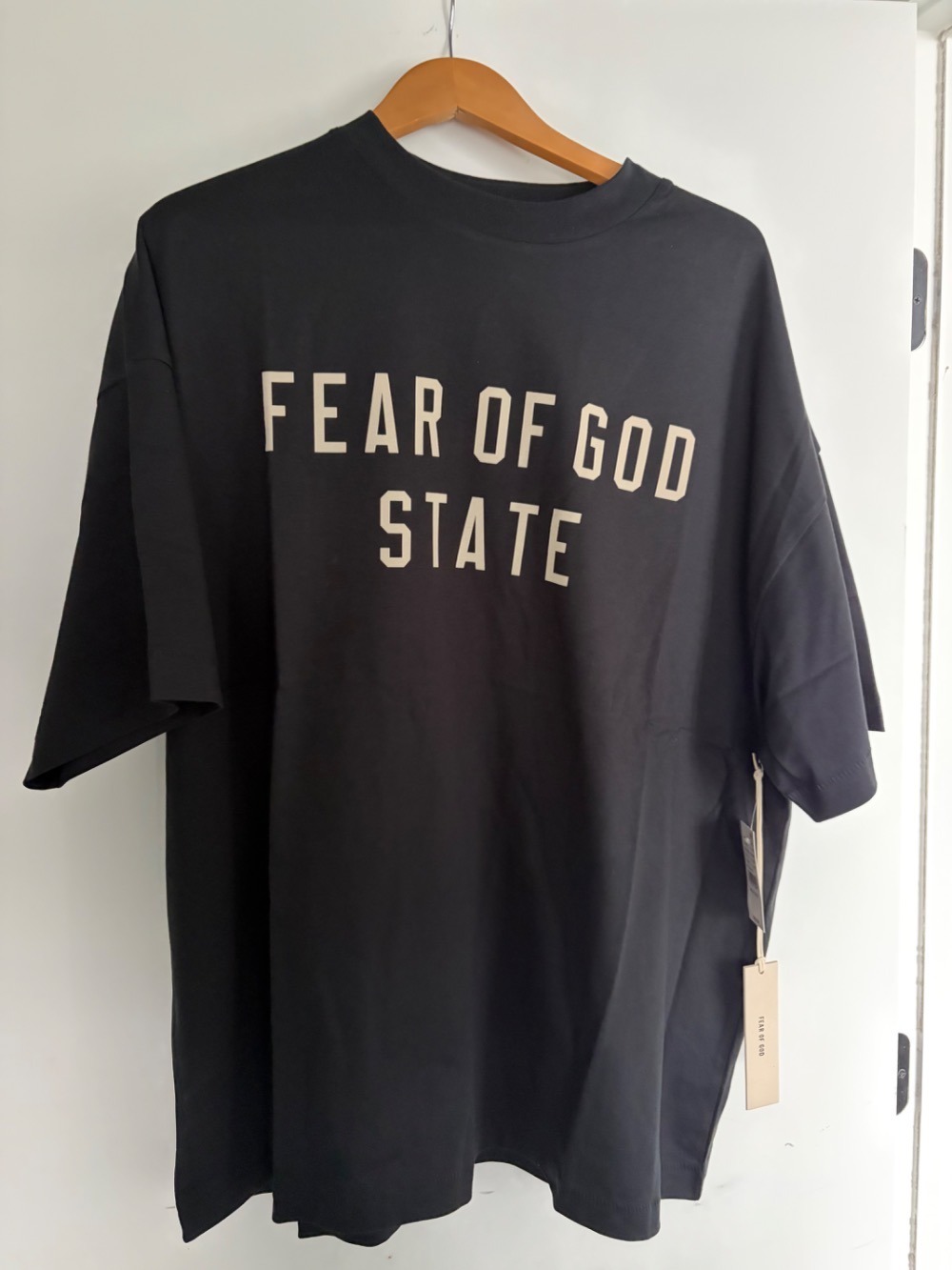 Camiseta Fear of God Essentials 90's Fit Jet Black — M, Novo