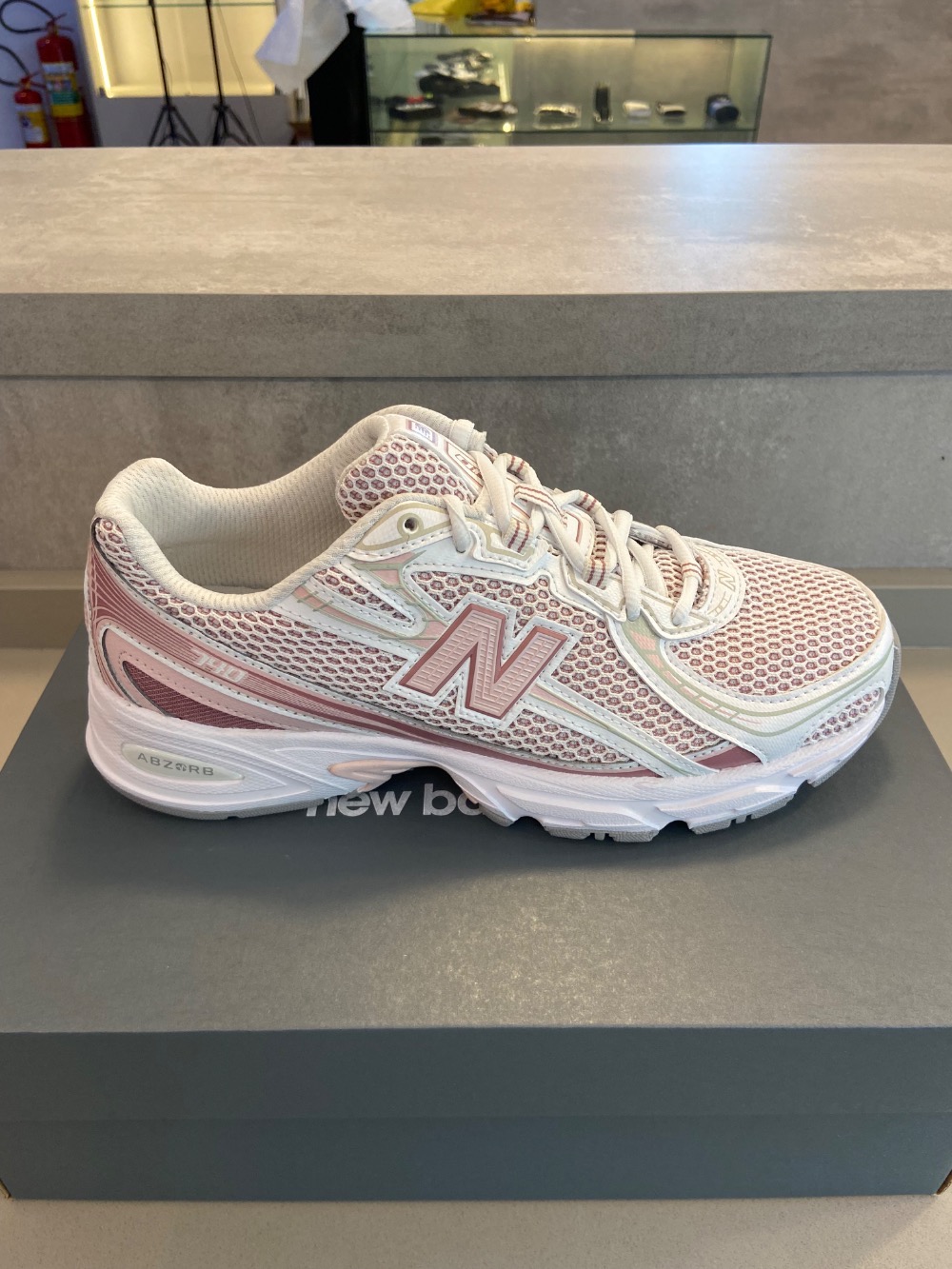 New Balance 740 Rosewood