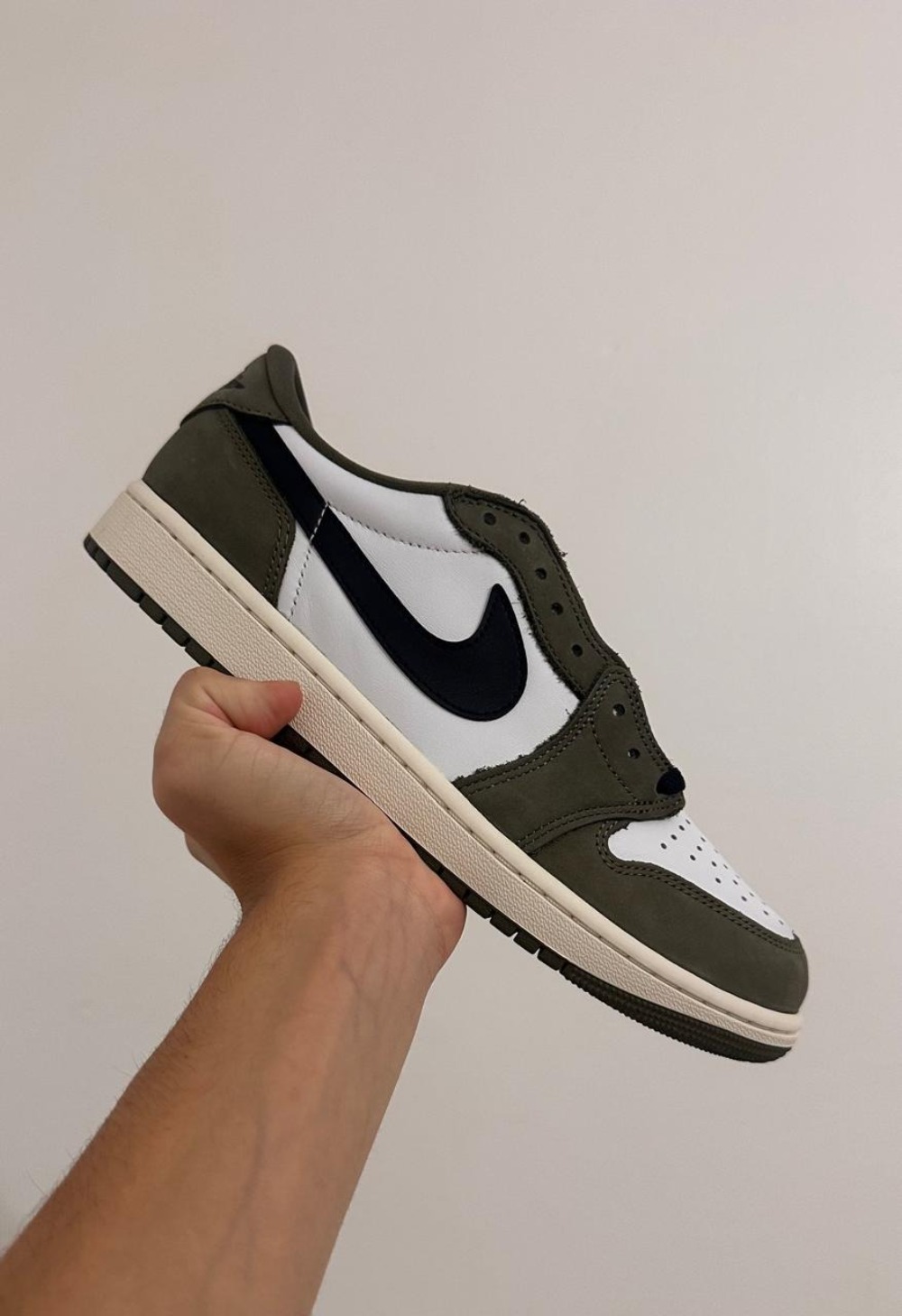 Air Jordan 1 Low OG Medium Olive — 44, Novo