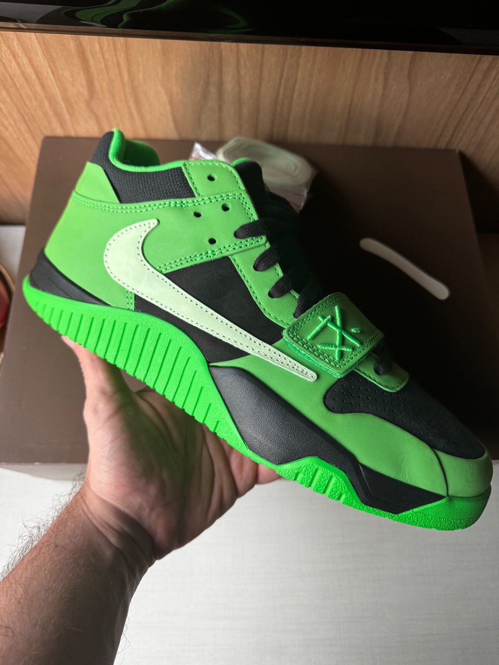 Travis Scott x Jordan Jumpman Jack TR Green Spark — 43, Novo