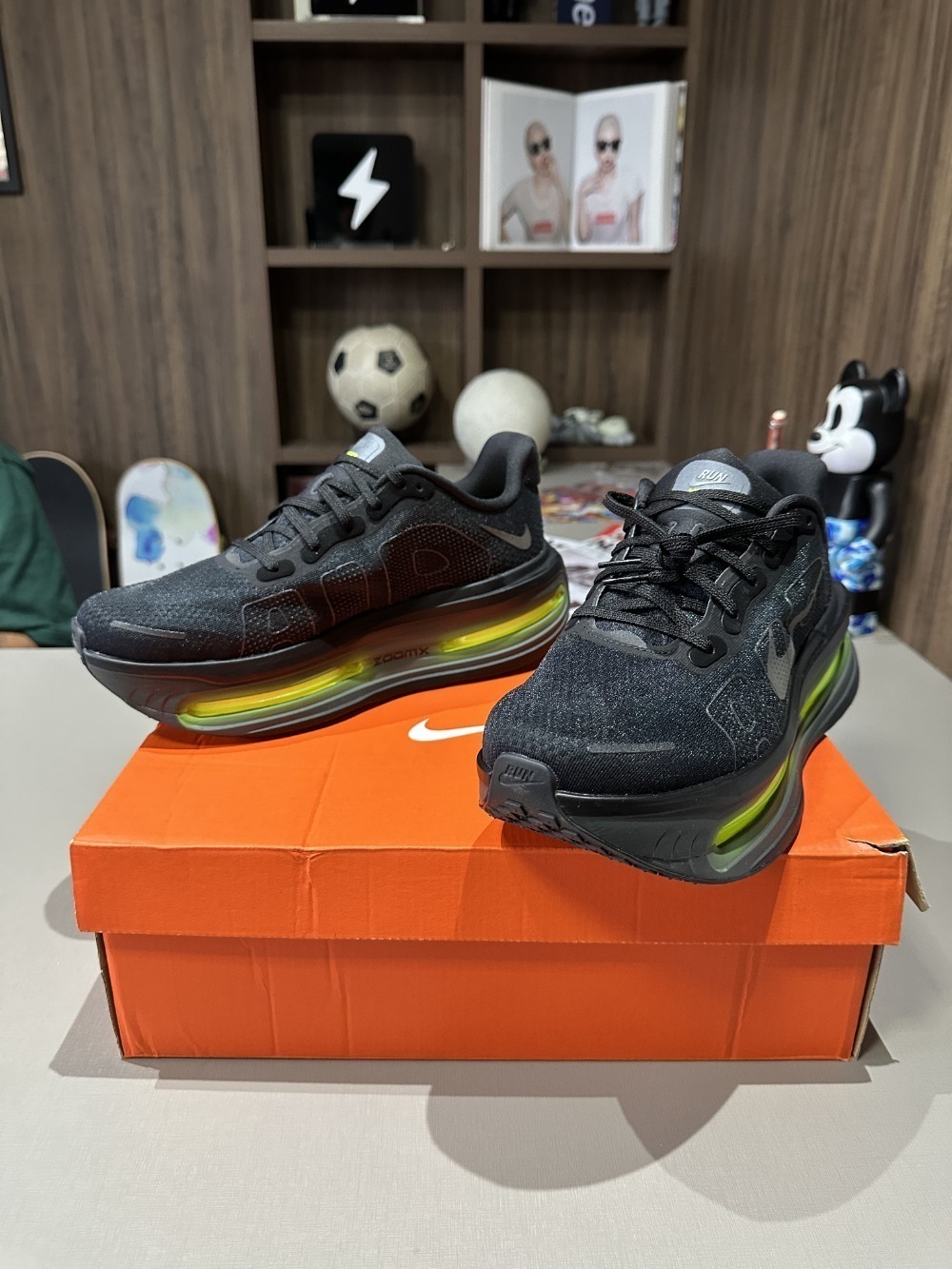 Nike Vomero Premium Black Volt — 43.5, Novo