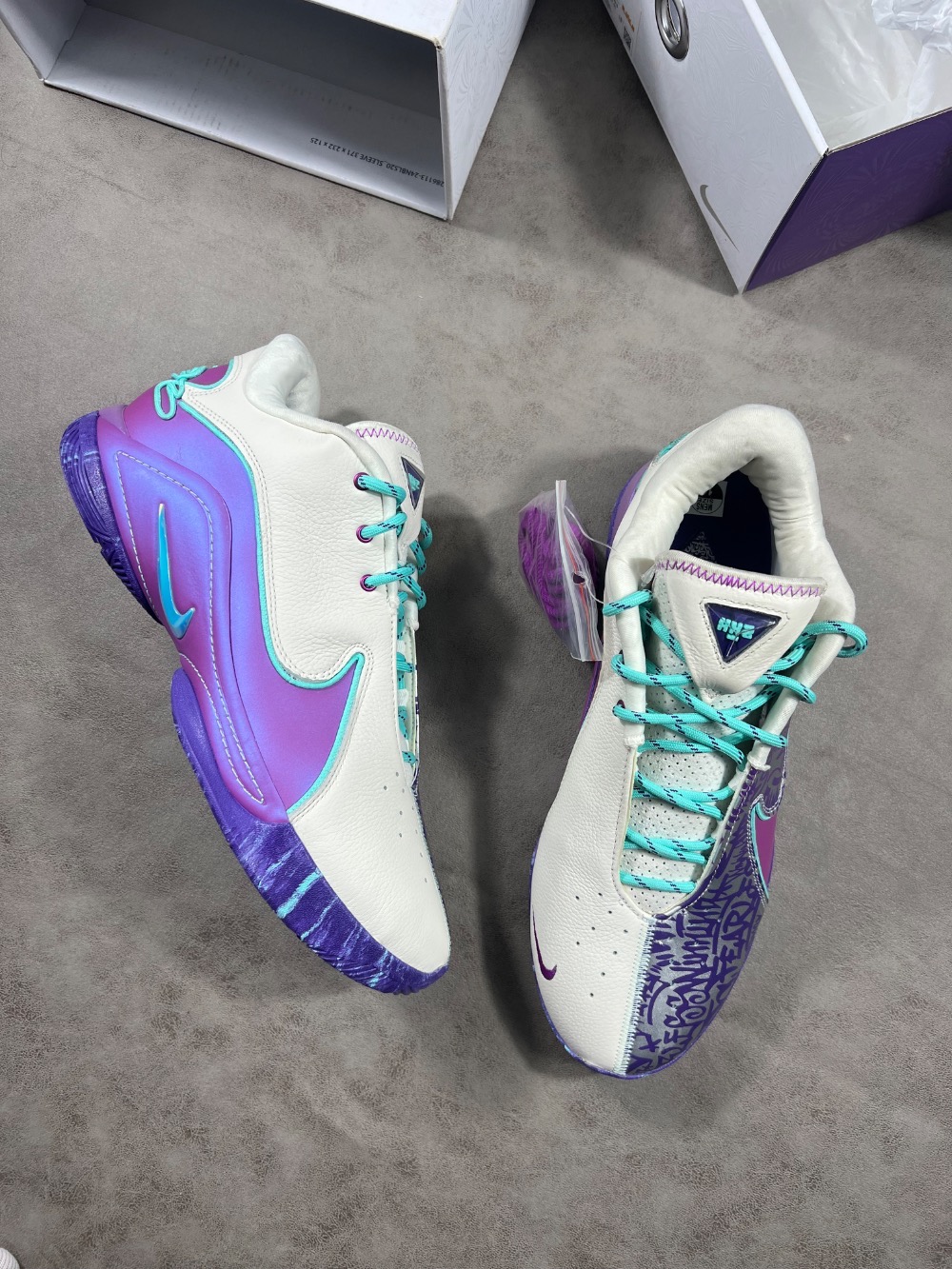 Nike Lebron 22 Mogul