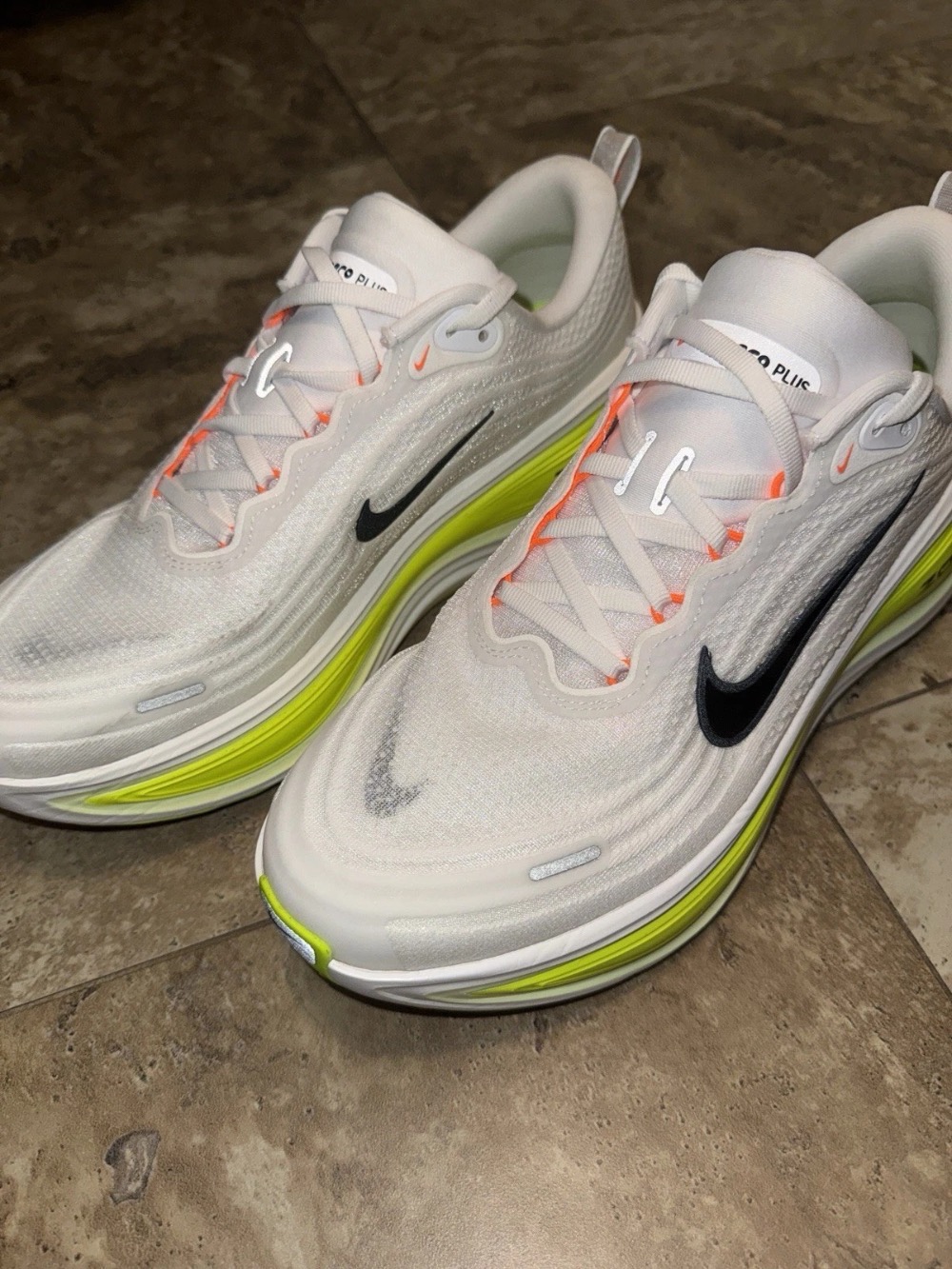 Nike Vomero Plus White Volt Barely Black — 40.5, Novo
