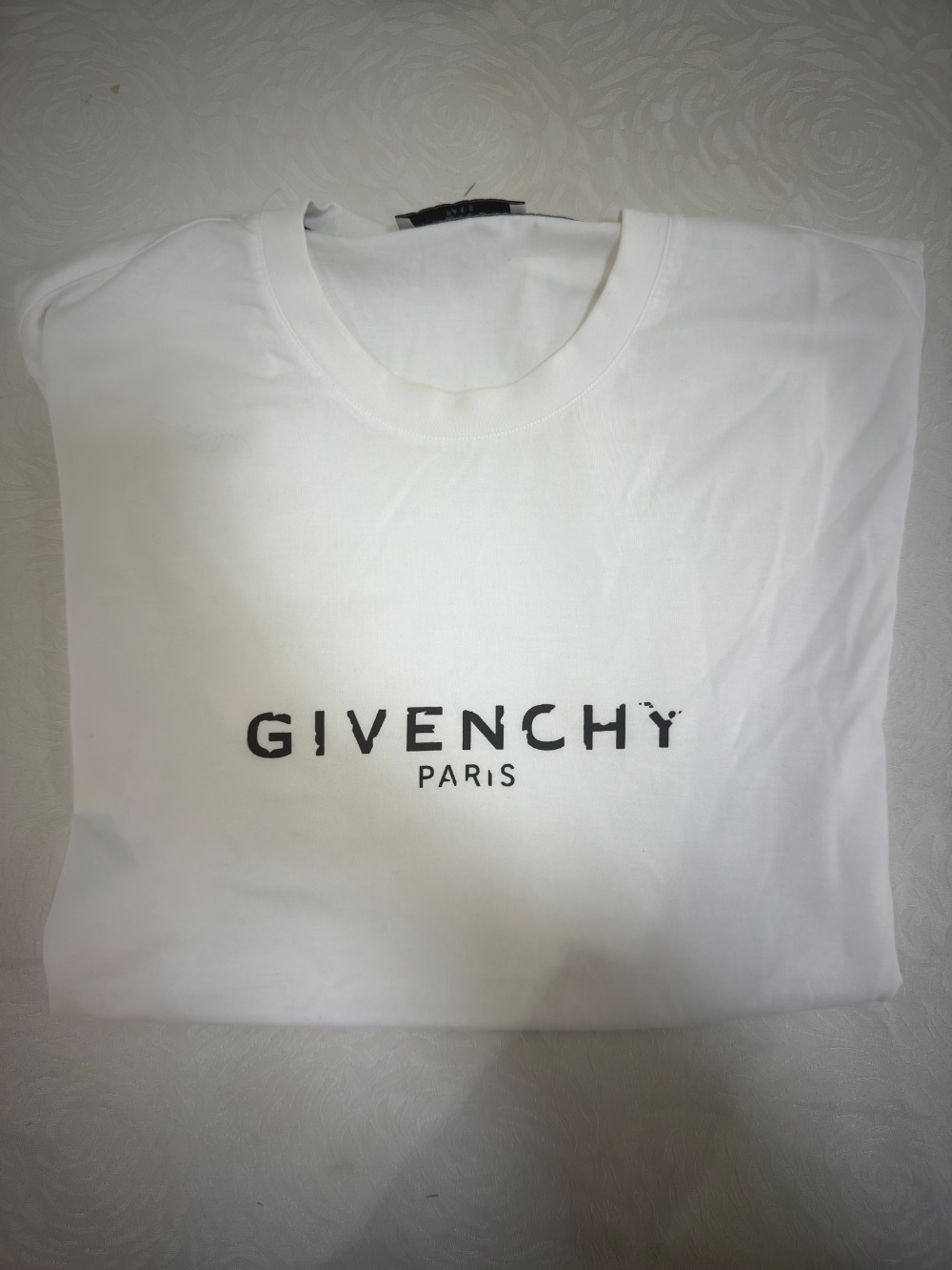 Camiseta Givenchy Paris Logo Distressed White — G, Novo