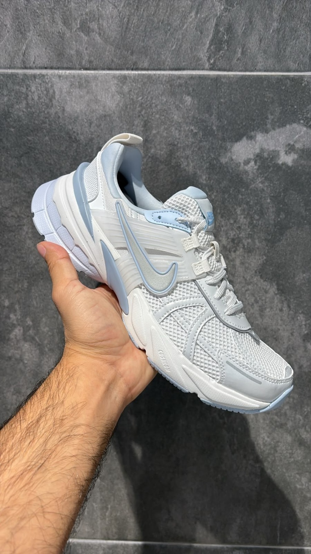 Nike V2K Run Platinum Tint Summit White — 34 / 35 / 36 / 37 / 38, Novo