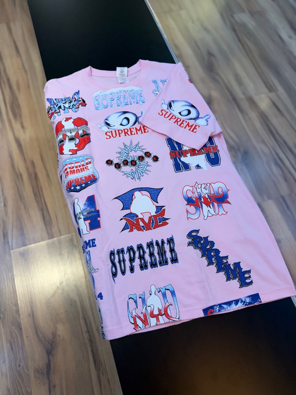 Camiseta Supreme Flash Light Pink SS26-W1 — M / XG, Novo