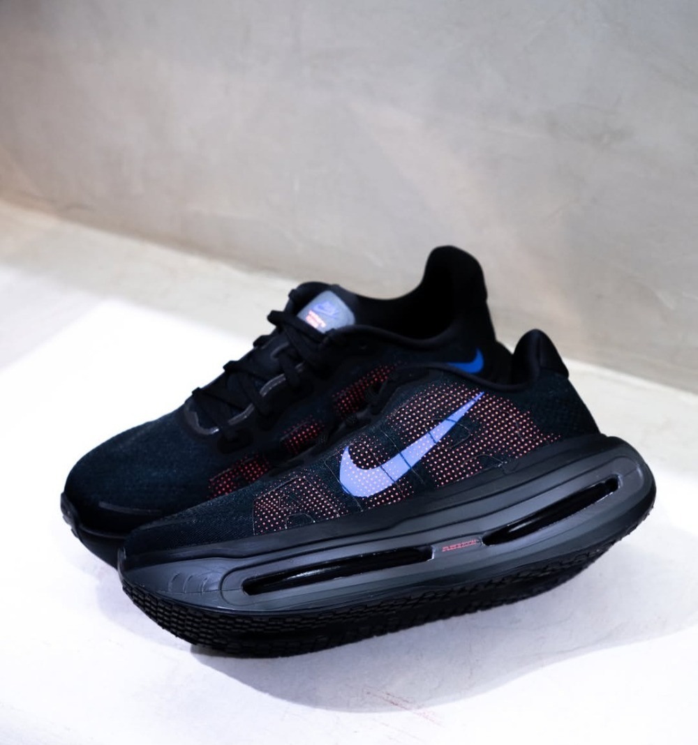 Nike Vomero Premium Black Sapphire — 34 / 35, Novo