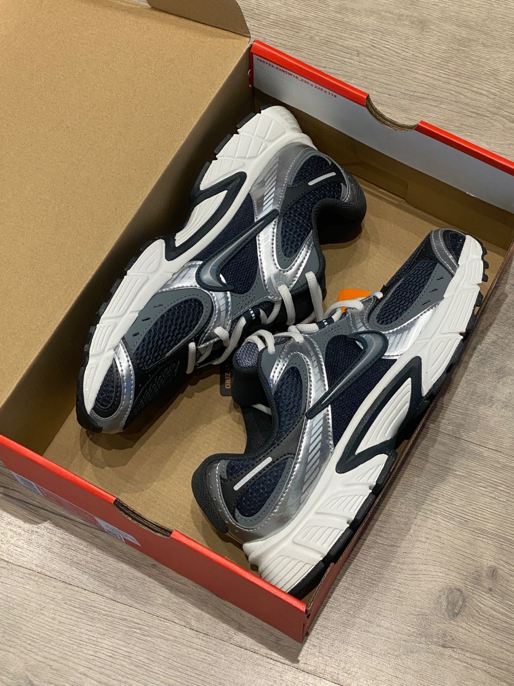 Nike V5 RNR Seaweed Anthracite Smoke Grey Metallic Silver — 34 / 36 / 39, Novo