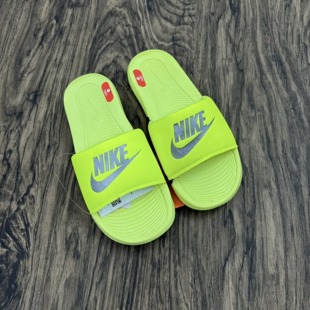 Nike Victori One Neon Green
