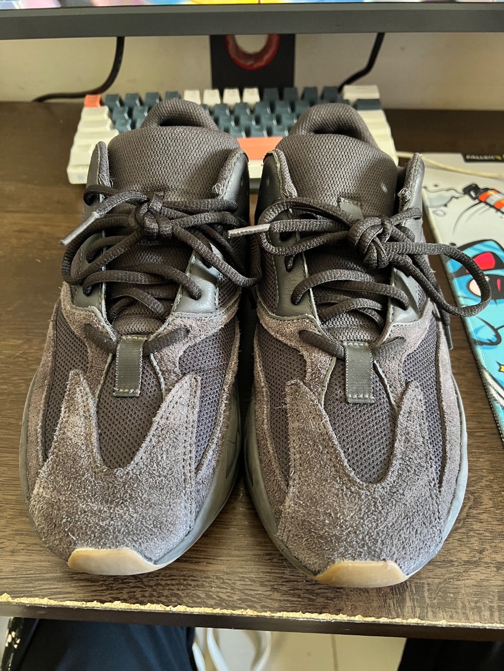 Yeezy 700 V1 Utility Black (2023) — 41, Usado