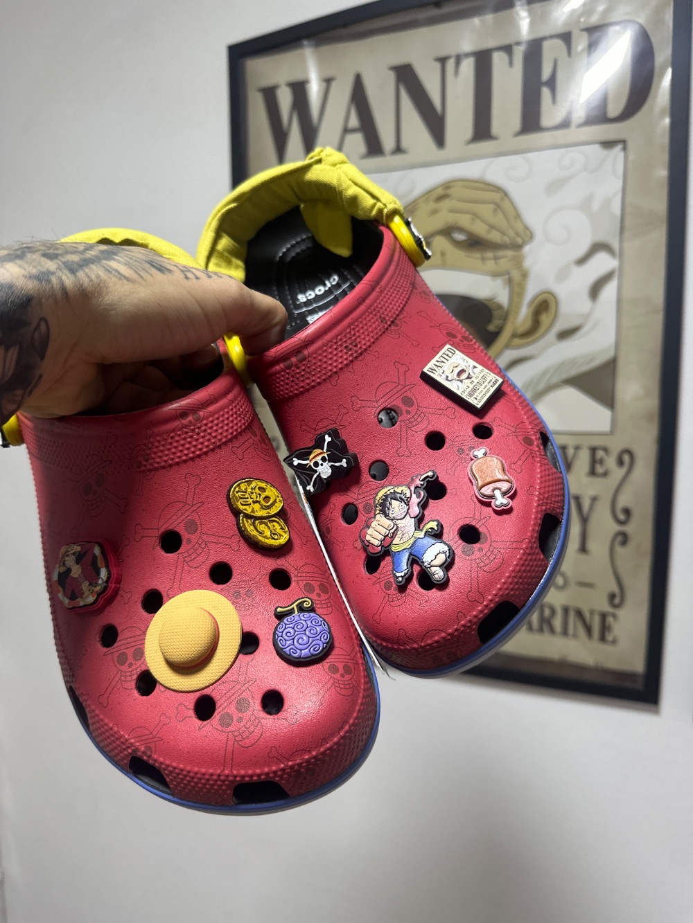 One Piece x Crocs Classic Clog Luffy Red Yellow Blue — 43, Novo