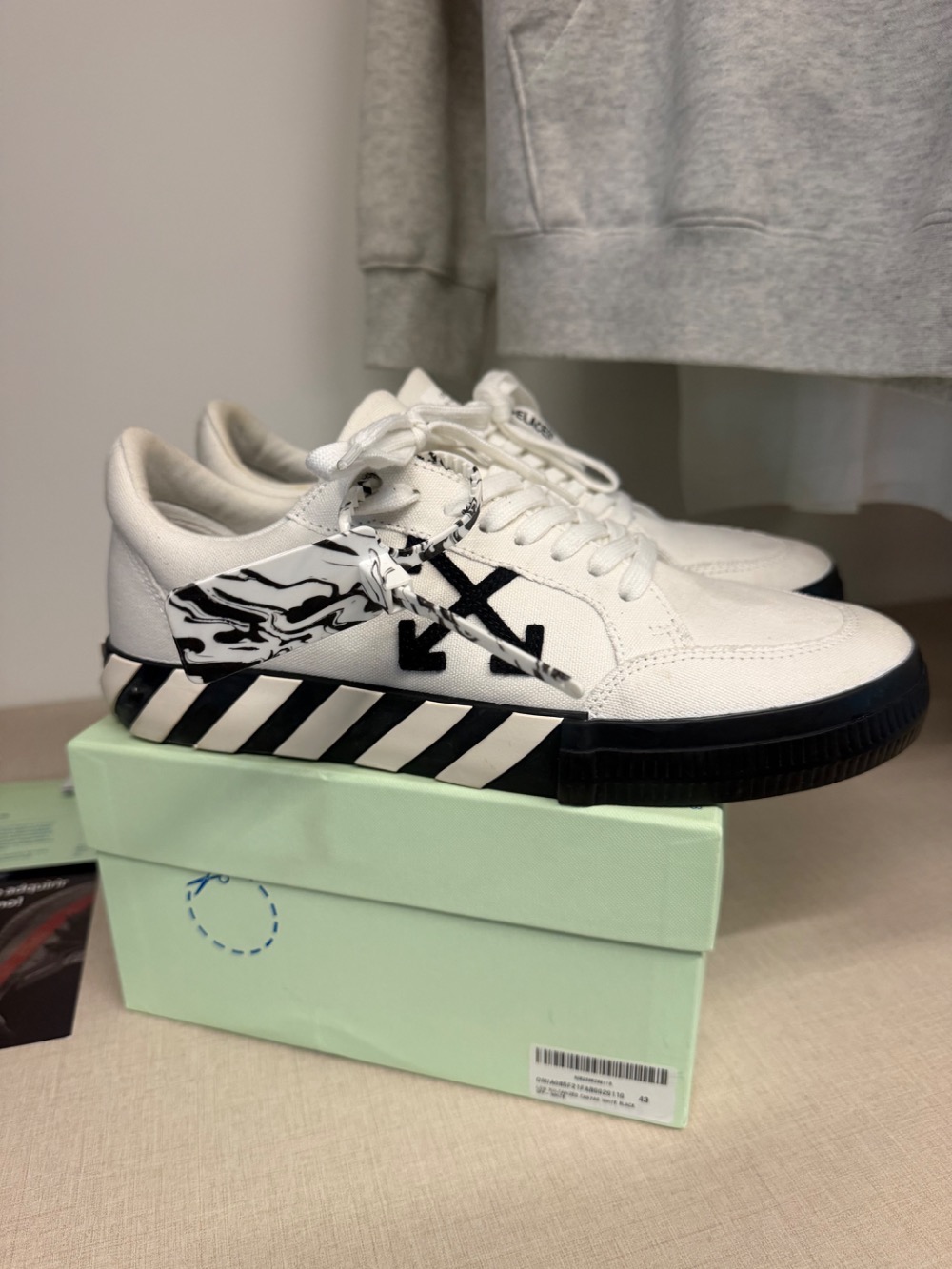 Off-White Vulcanized Low Canvas White Black — 43, Usado