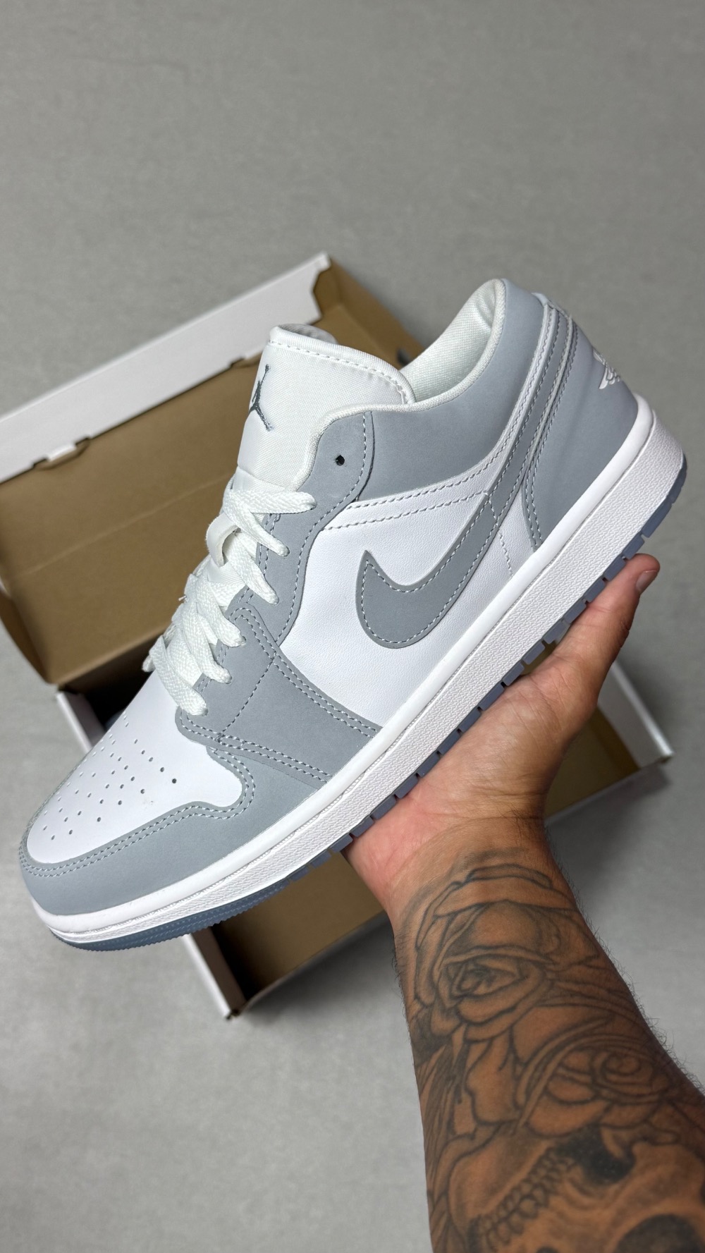 Air Jordan 1 Low Wolf Grey — 40.5, Novo