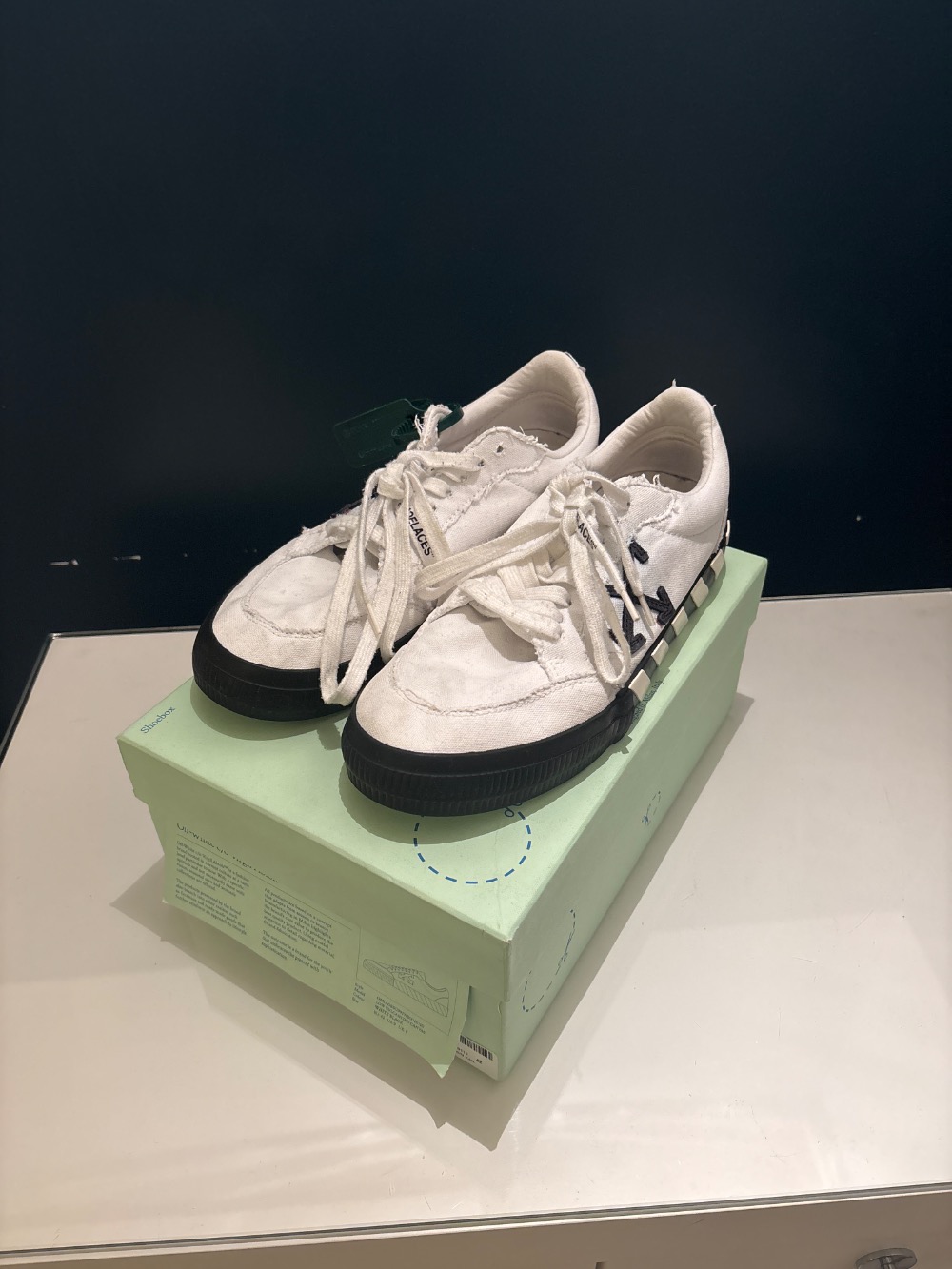 Off-White Vulcanized Low White Black