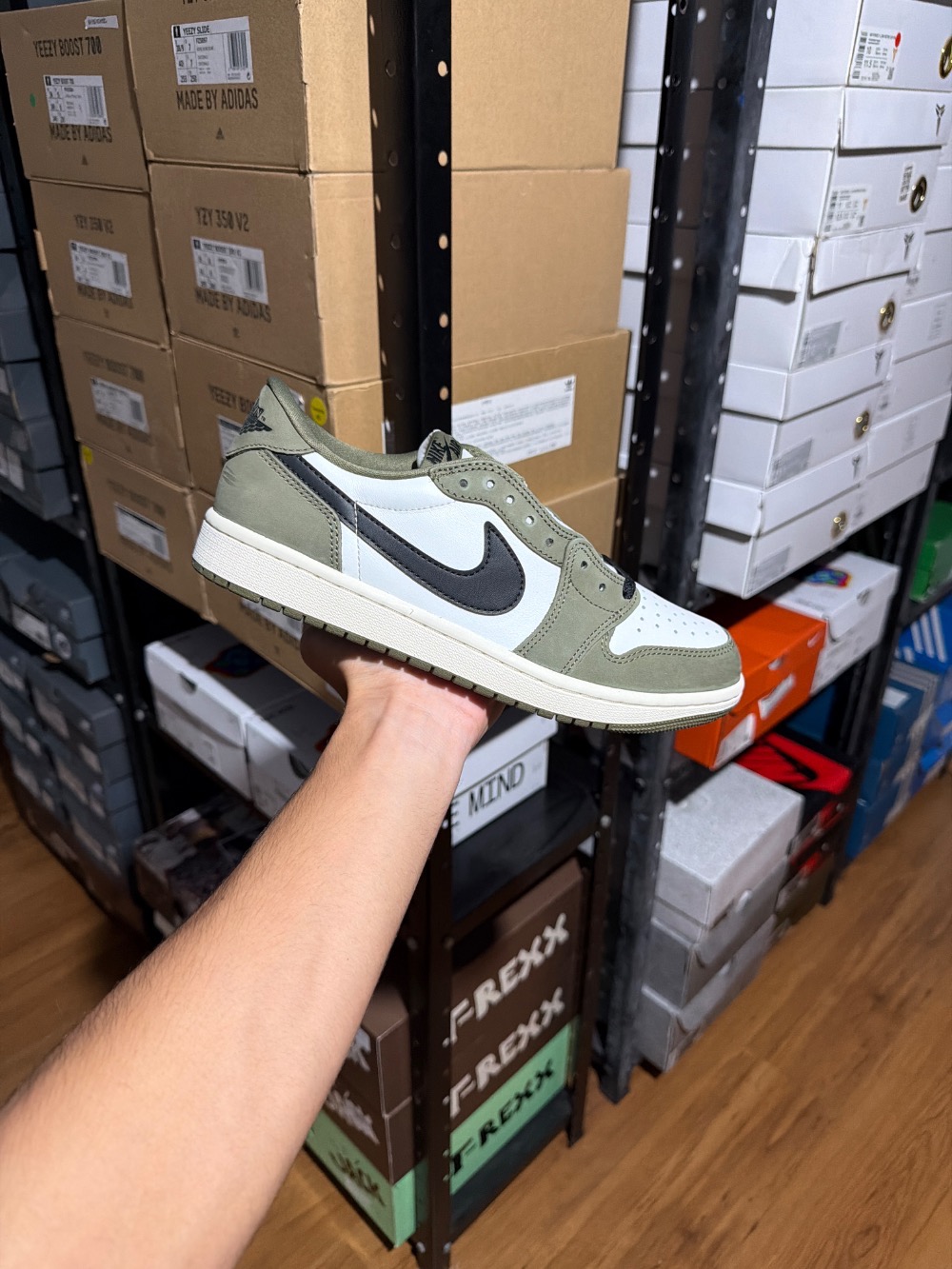 Air Jordan 1 Low OG Medium Olive — 39, Novo