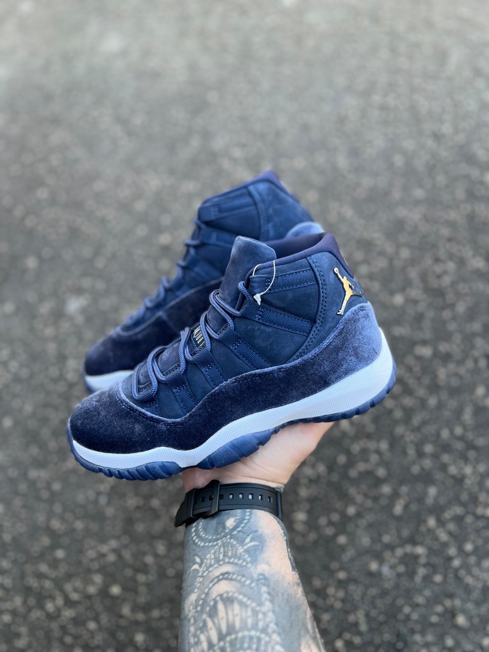 Air Jordan 11 Midnight Navy Velvet