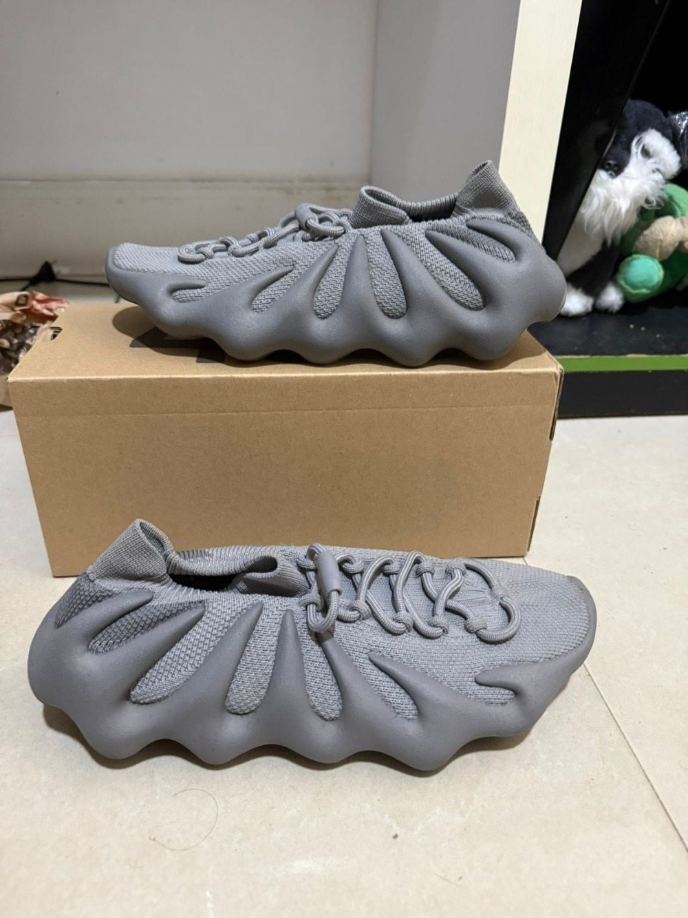 Yeezy 450 Stone Grey — 41 / 42, Usado