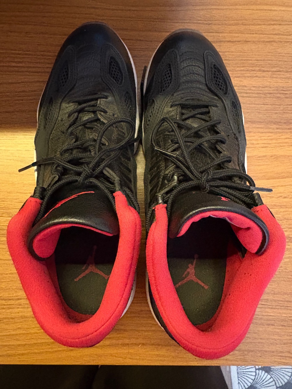 Air Jordan 11 Low IE Bred