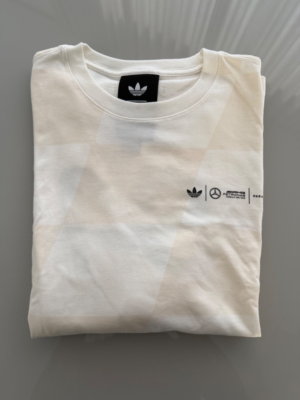 Bad Bunny x Mercedes AMG Petronas Camiseta F1 Team Core White Chalk — M, Usado