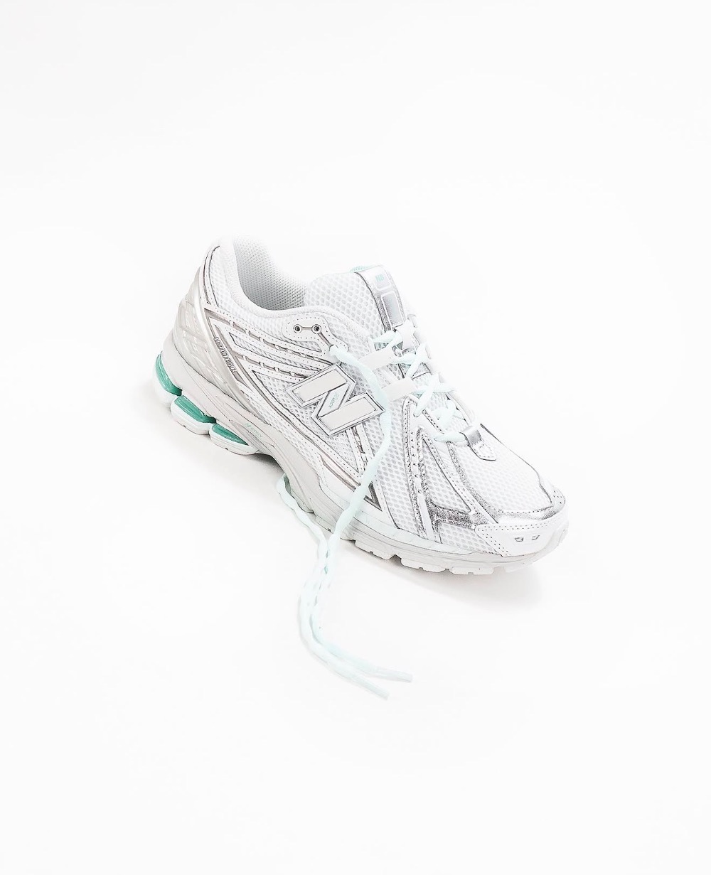 Nike V2K Run Platinum Tint Summit White — 36, Novo