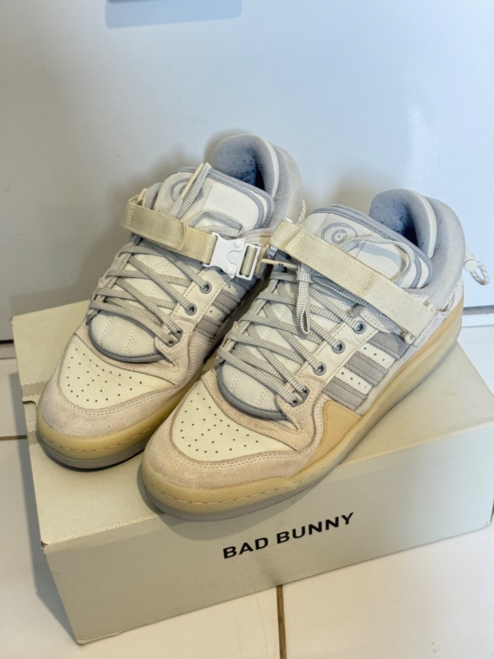 Bad Bunny x adidas Forum Buckle Low White — 41, Usado