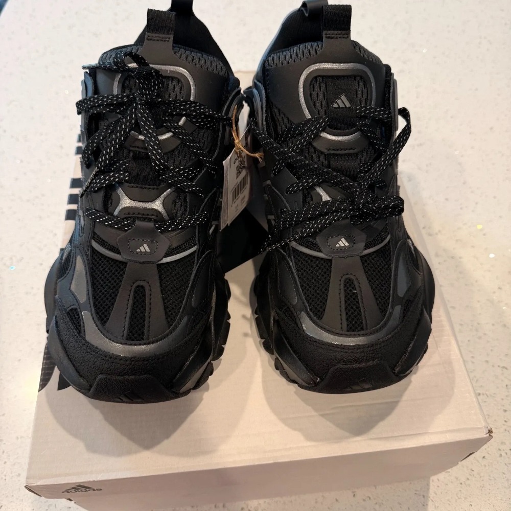 adidas XLG Runner Deluxe Black — 43 / 43.5, Novo