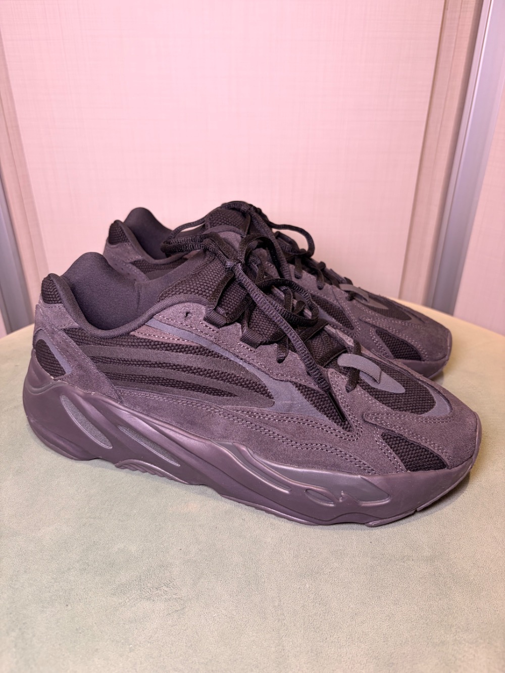 Yeezy 700 v2 Vanta
