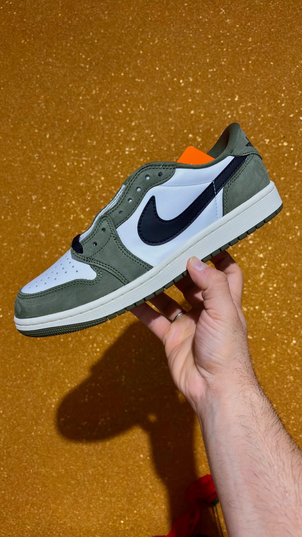 Air Jordan 1 Low OG Medium Olive — 39 / 40, Novo
