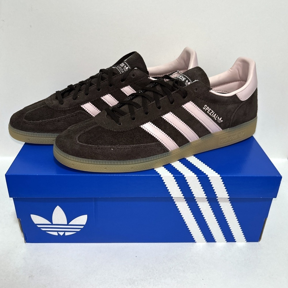adidas Handball Spezial Aurora Coffee Sandy Pink Gum — 38 / 39 / 39.5 / 40 / 40.5 / 41 / 42 / 42.5 / 43 / 43.5 / 44, Novo