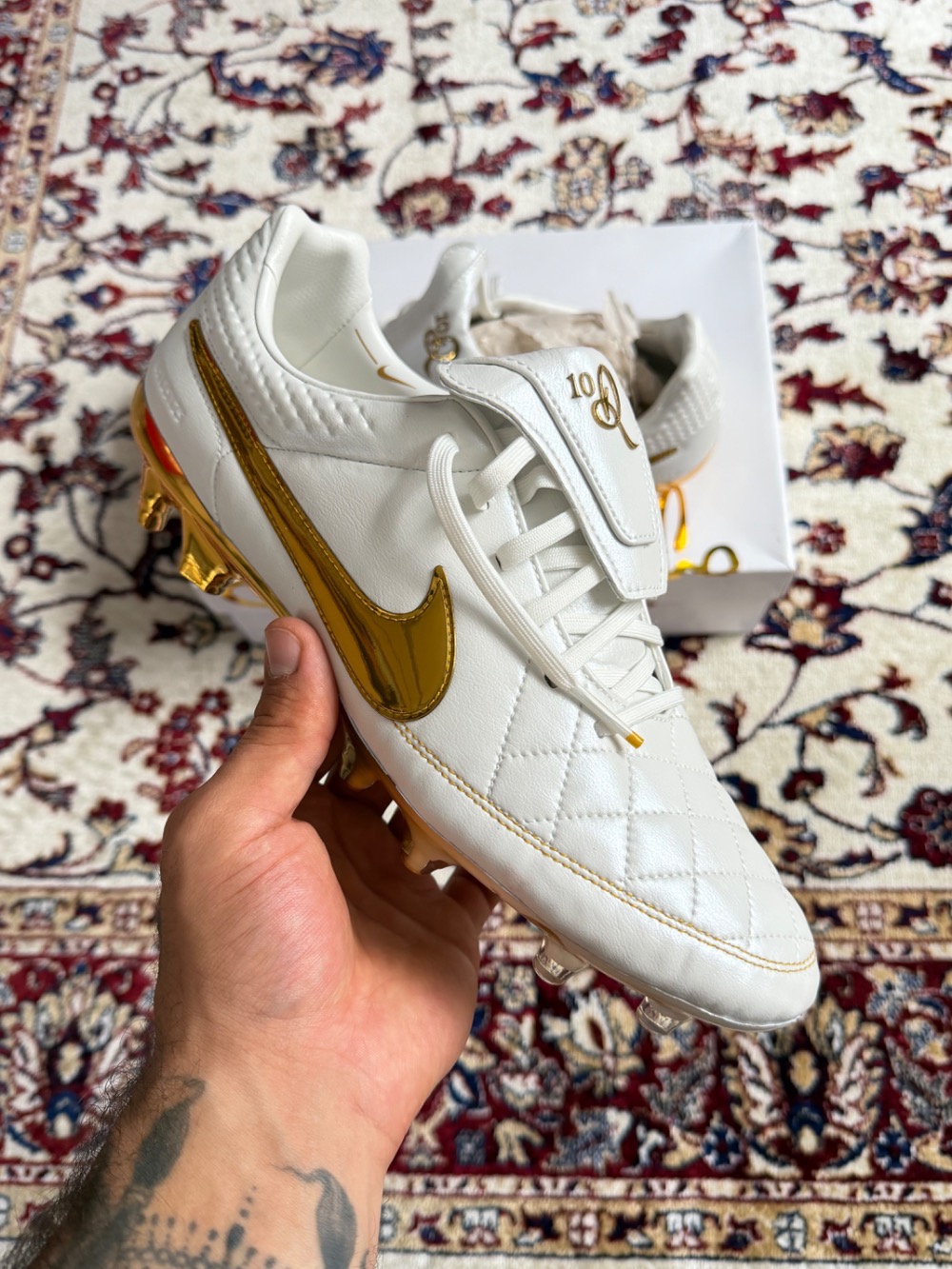 Nike Tiempo SE Ronaldinho Metallic Summit White Metallic Gold Coin — 43 / 44, Novo