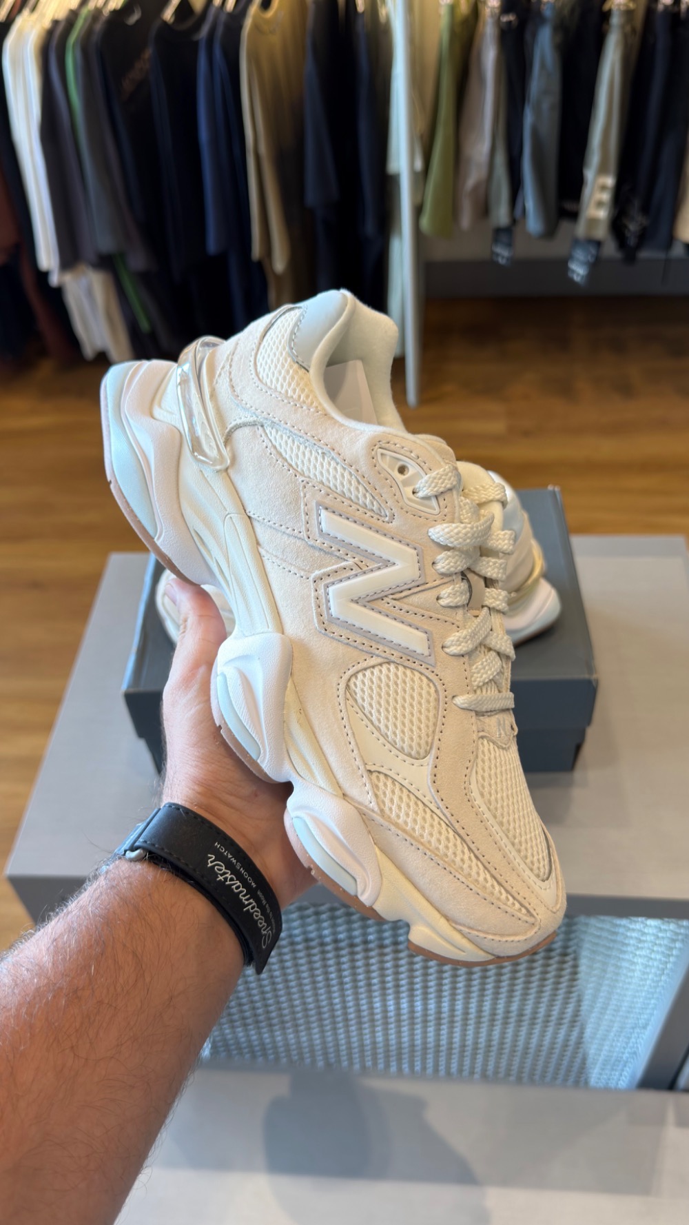 New Balance 9060 Bisque Frosted Glass — 34, Novo
