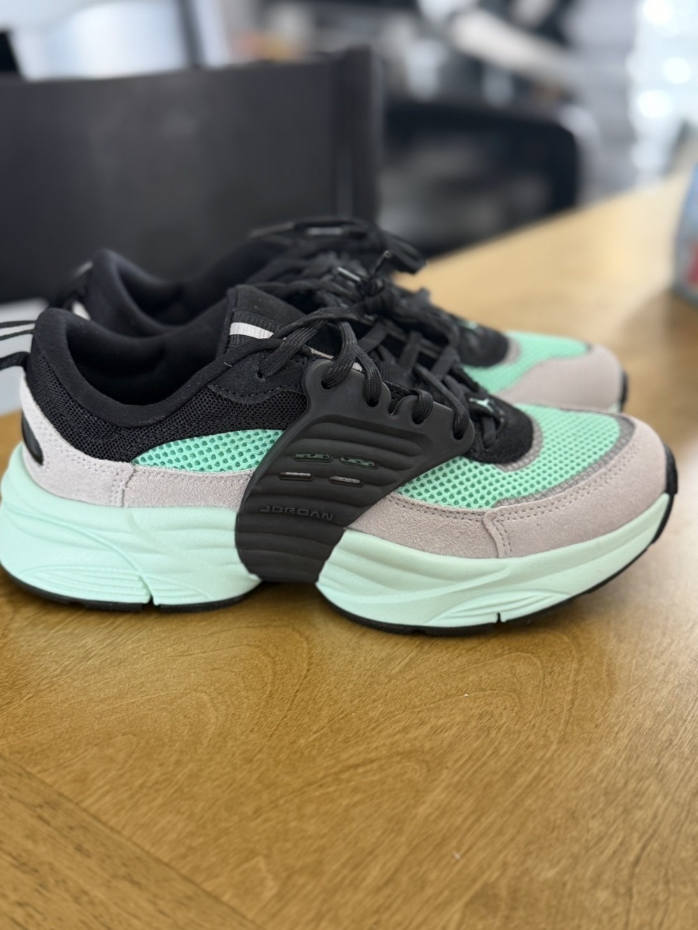 Jordan Trunner O/S Black Grey Green Glow — 38 / 39 / 39.5 / 40 / 40.5 / 41 / 42 / 42.5 / 43 / 43.5 / 44, Novo