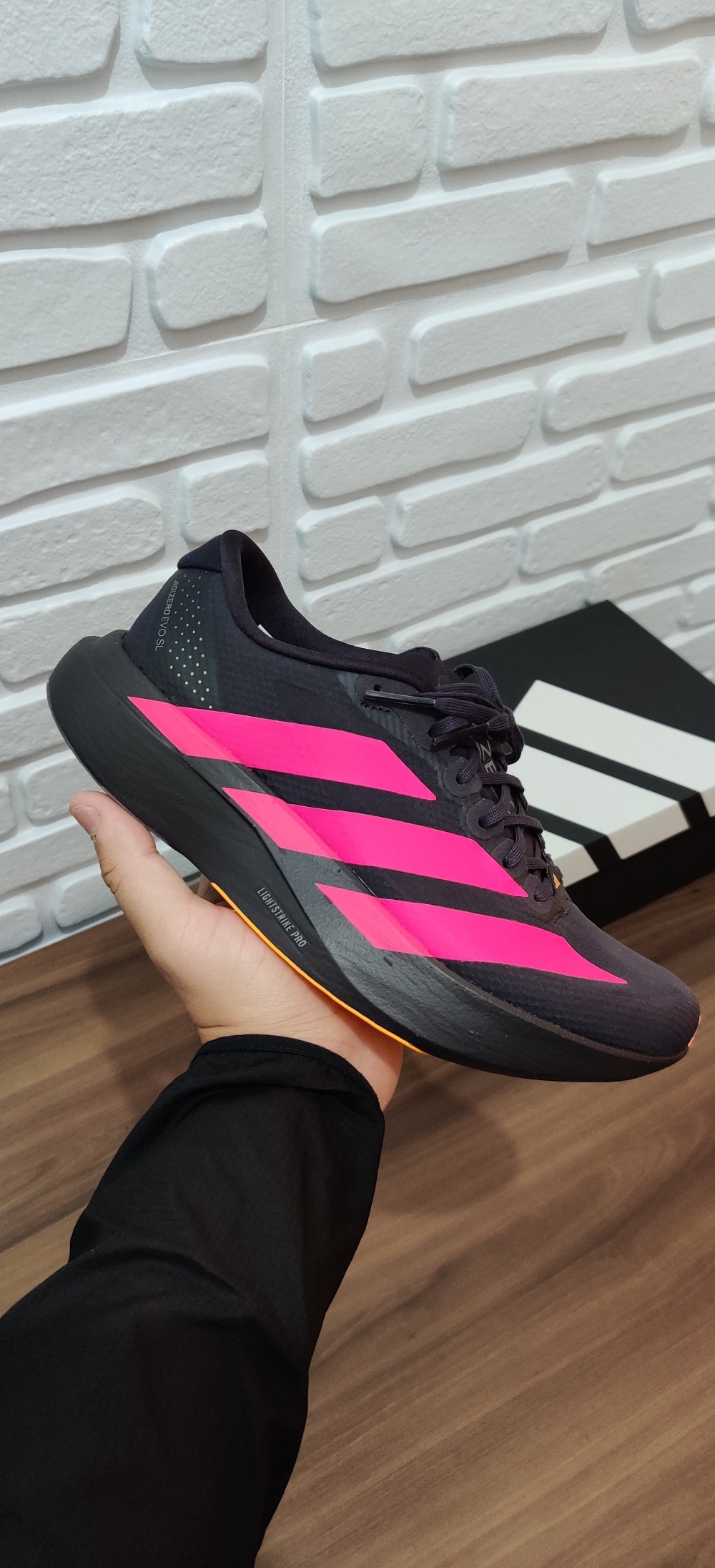 adidas Adizero EVO SL Aurora Black Shock Pink Lucid Tangerine Feminino — 34, Novo