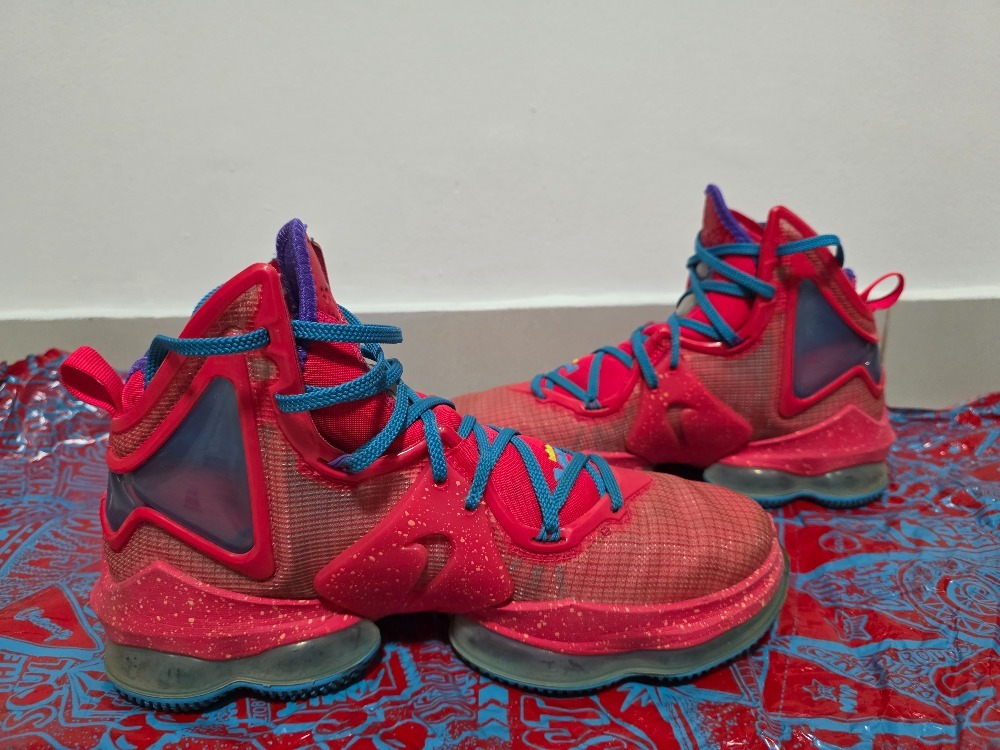 Nike LeBron 19 King's Crown