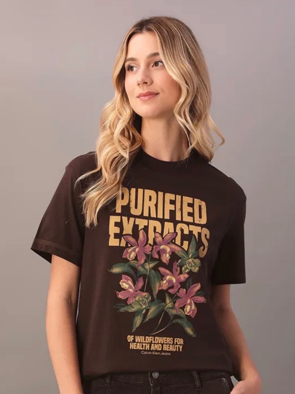 Camiseta Calvin Klein Marrom Manga Curta
