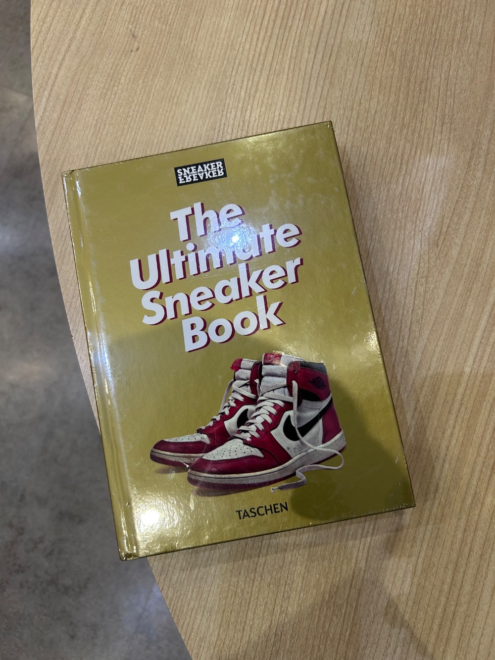 Livro Taschen Sneaker Freaker The Ultimate Sneaker Gold