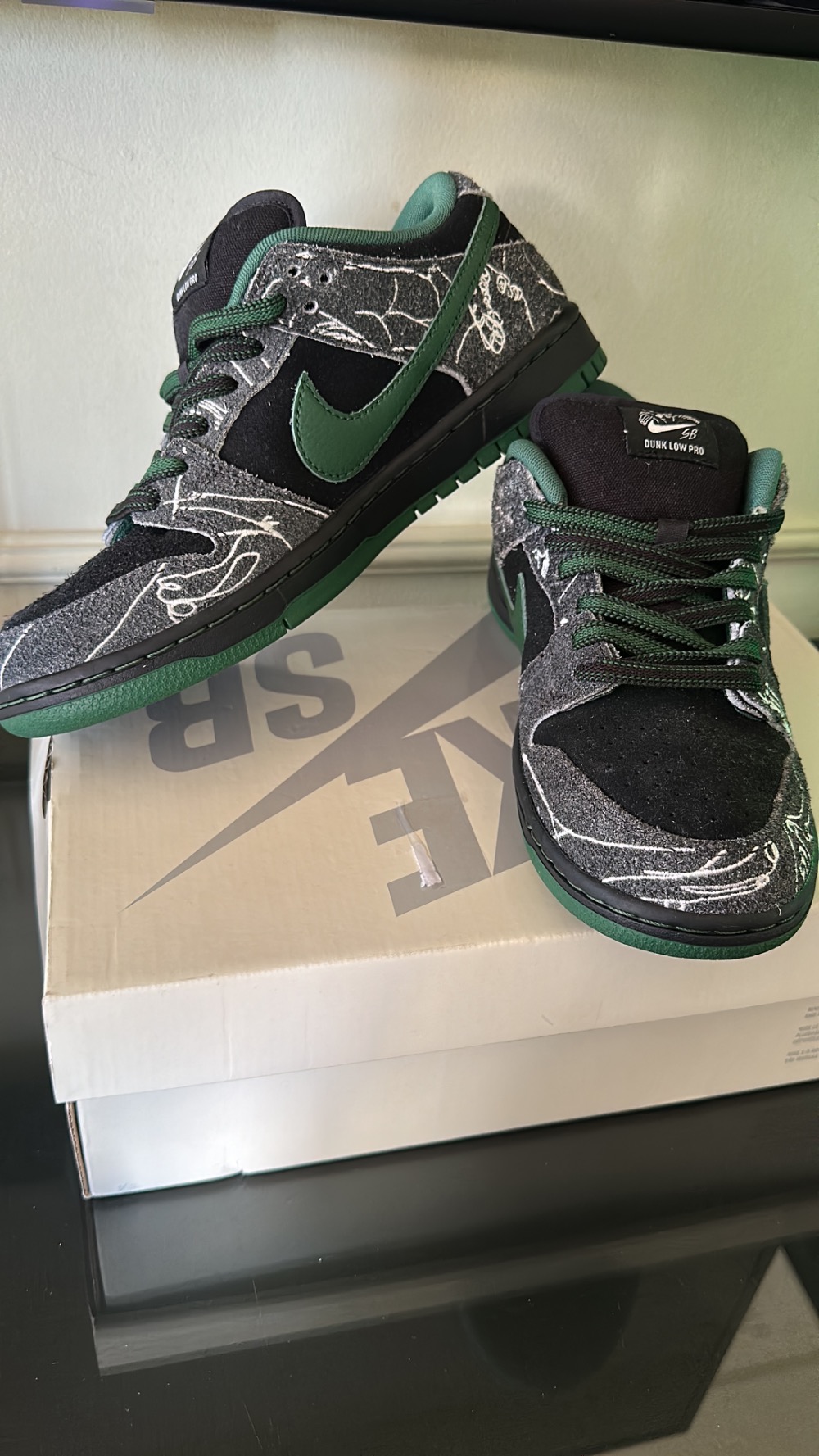 There x Nike SB Dunk Low Pro Anthracite and Gorge Green — 39, Novo